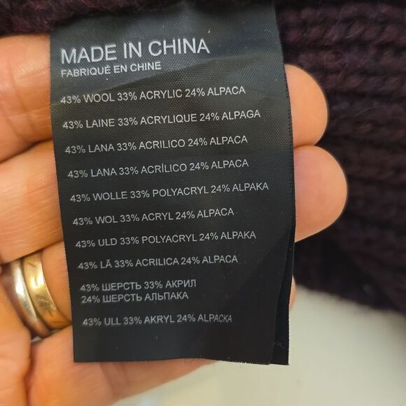 Club monaco cherry red,knitted sweater size medium - Picture 10 of 11